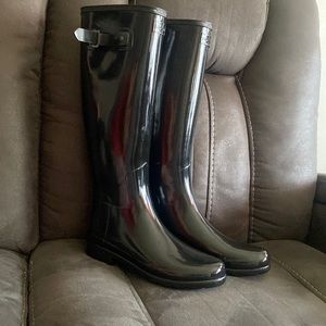 Black hunter boots